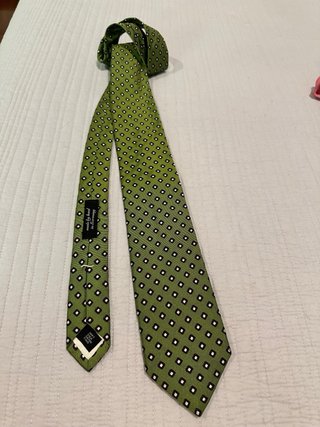 Corbata verde con estampado de rombos