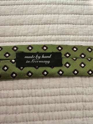 Corbata verde con estampado de rombos