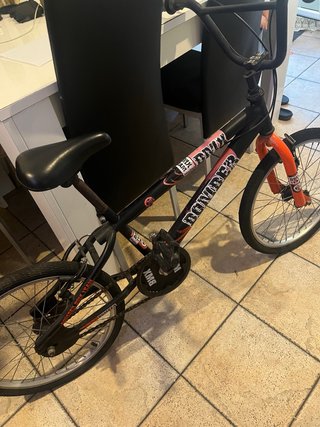 Bicicleta BMX Bomber Negra y Naranja