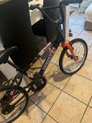 Bicicleta BMX Bomber Negra y Naranja