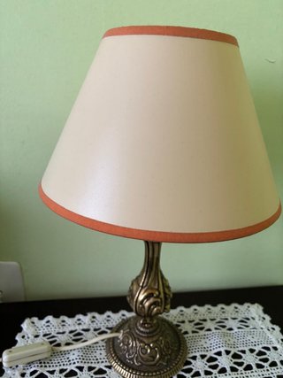Lámpara de mesilla de bronce