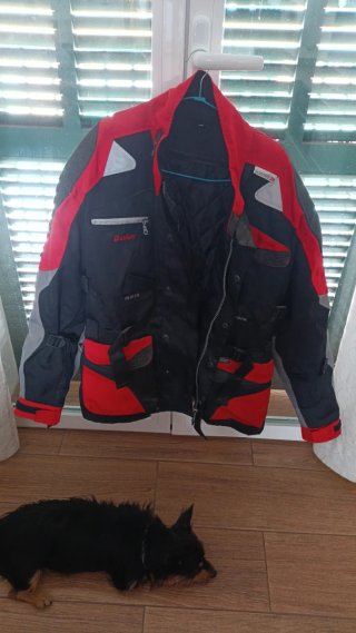Chaqueta Dainese Negra y Roja Talla M