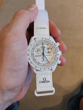 Omega x Swatch Speedmaster Snoopy Blanco