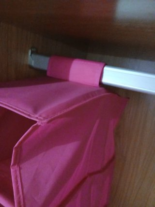 Zapatero colgante rosa de tela