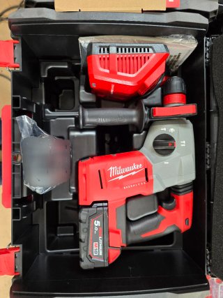 Taladro percutor Milwaukee M18 Batería
