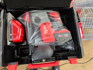 Taladro percutor Milwaukee M18 Batería
