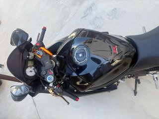 Suzuki GSX R-600 k7 negra