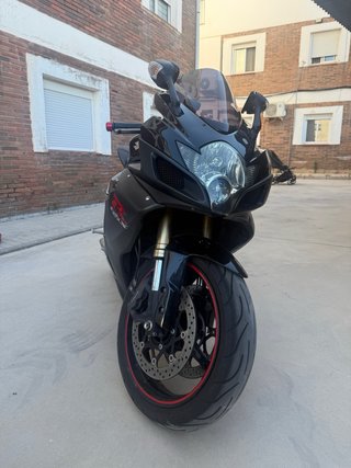 Suzuki GSX R-600 k7 negra