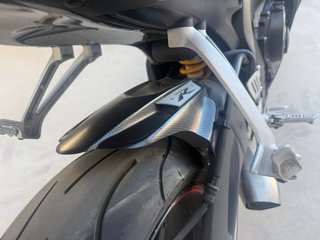 Suzuki GSX R-600 k7 negra