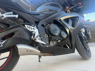 Suzuki GSX R-600 k7 negra