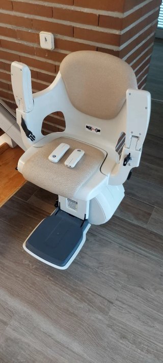 Silla salvaescaleras ThyssenKrupp modelo Levant