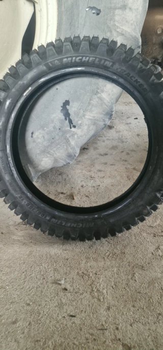 Rueda Michelin Tracker 100/100-18