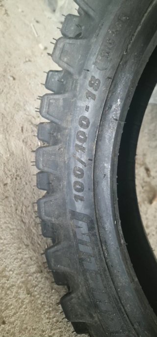 Rueda Michelin Tracker 100/100-18