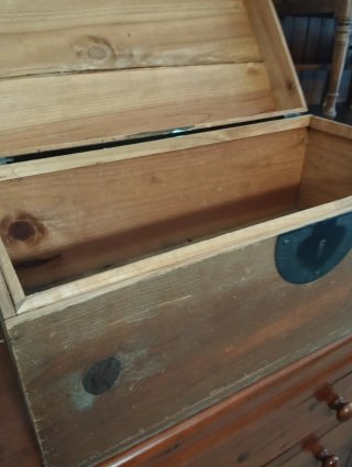 Baúl antiguo de madera
