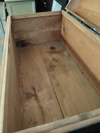 Baúl antiguo de madera