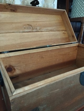 Baúl antiguo de madera