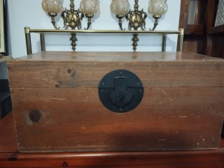Baúl antiguo de madera
