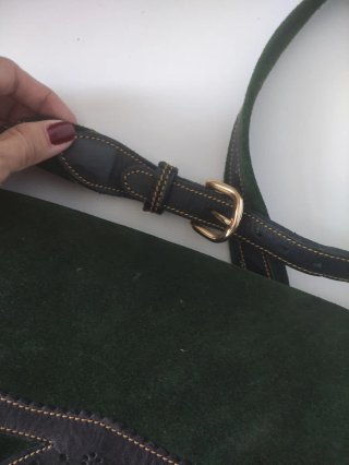 Bolso de ante verde con detalles en piel