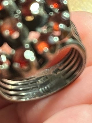 Anello Argento Antico con Granati Rossi