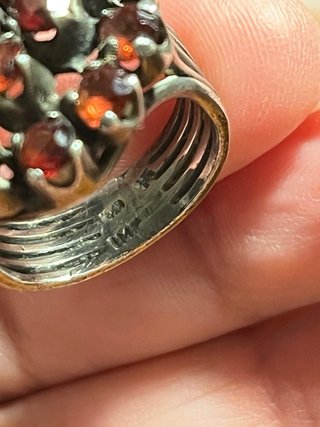 Anello Argento Antico con Granati Rossi