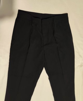 Pantalón negro de pinzas
