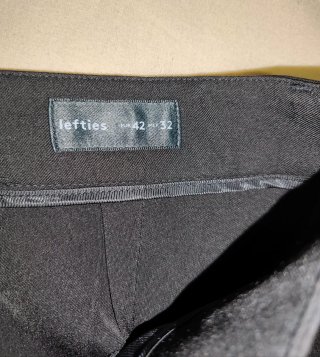 Pantalón negro de pinzas