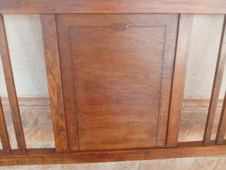 Cabecero de cama antiguo de madera