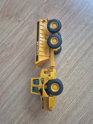 VOLVO BM A25JOAL Camión Volquete Juguete