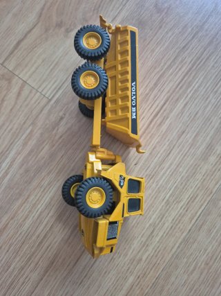 VOLVO BM A25JOAL Camión Volquete Juguete