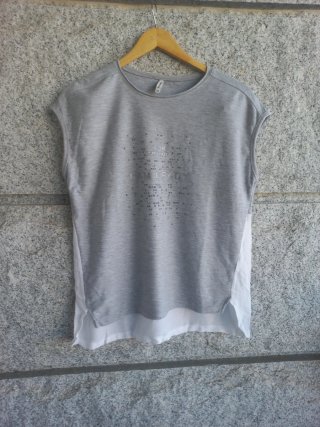 Camiseta Stradivarius. Talla M.