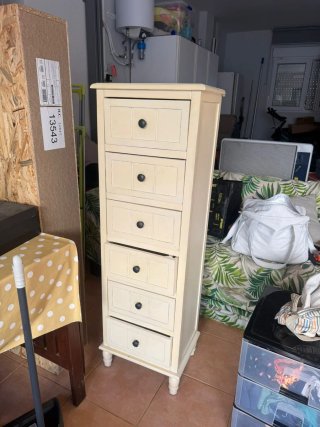 Cajonera estrecha de madera color beige