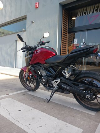 Honda CB125R Roja y Negra