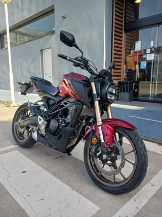 Honda CB125R Roja y Negra