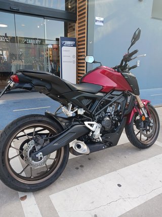 Honda CB125R Roja y Negra