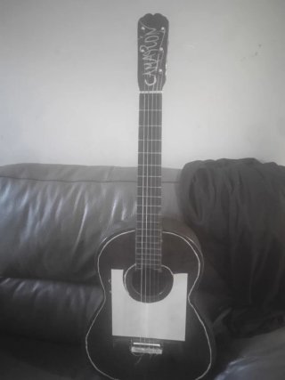 Guitarra de palillos pintada