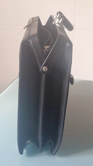 Maletín de piel negro