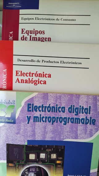 Lote tres libros electrónica (analógica/digital)