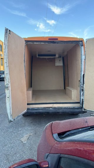 Furgoneta Peugeot Boxer Naranja