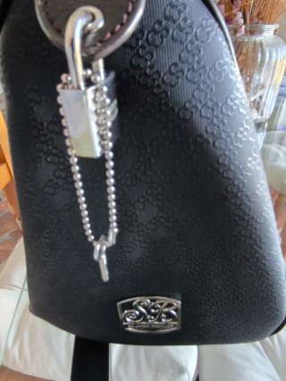 Bolso Salvador Bachiller cuero negro con rayas