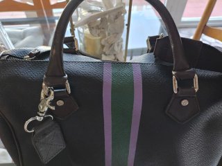 Bolso Salvador Bachiller cuero negro con rayas