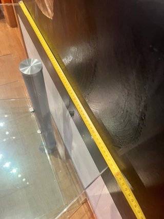 Mueble TV esquinas cristal y metal 89x55x70cm