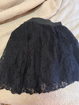 Falda negra de encaje