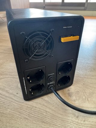 SAI APC Easy UPS 1600VA 230V AVR Schuko