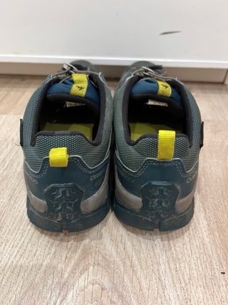 Zapatos de montaña Talla 36.