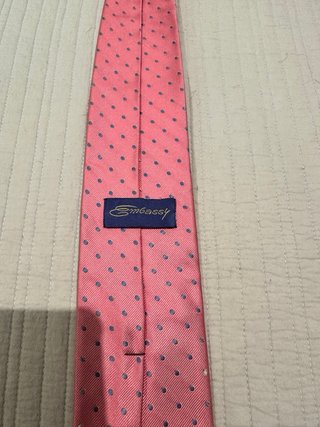 Corbata rosa con topitos