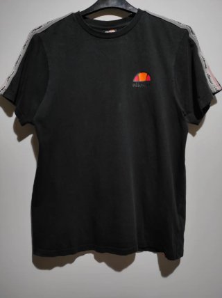 Camiseta negra Ellesse con banda lateral