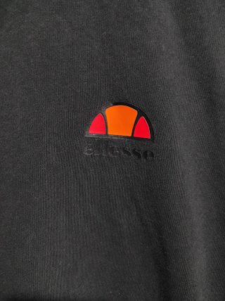 Camiseta negra Ellesse con banda lateral