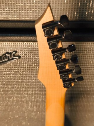 Pack Guitarra Harley Benton + Ampli Line 6 V20