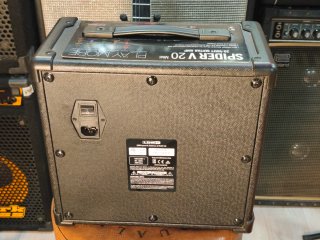 Pack Guitarra Harley Benton + Ampli Line 6 V20