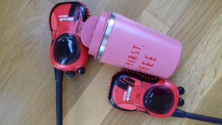 Walkie Talkie y Vaso Rosa con Tapa